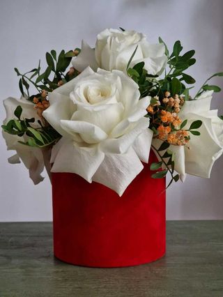 Cutie Florala cu Trandafiri Albi