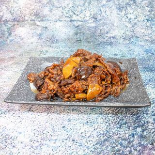 Ternera Con Bambú Y Setas Chinas