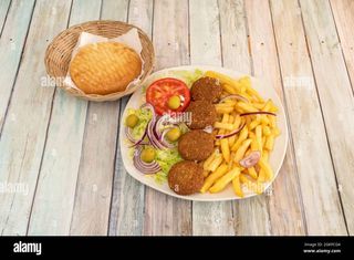 Plato De Falafel Con Patatas