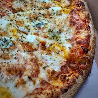 4 ყველი 40 სმ