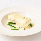 Al vapor con mahonesa de lima y salteado de espinacas 