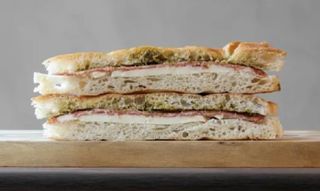 Focaccia tassiccia e friarielli