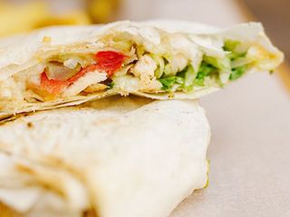 Лаваш з куркою та овочами