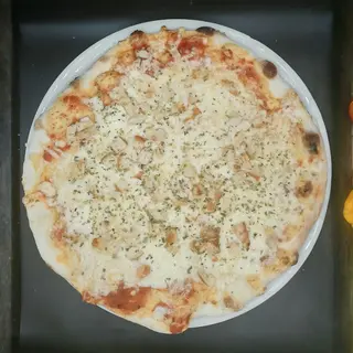 Pizza with chicken