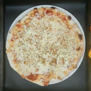 Pizza with chicken