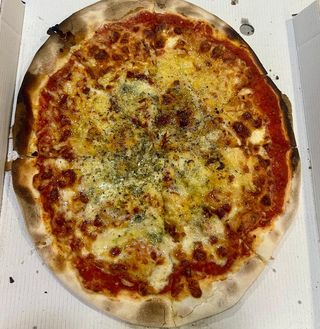 Pizza 4 quesos (30 cm.)