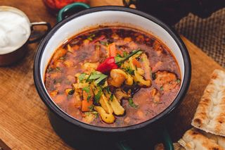 Gulas cu spatzle 500 g