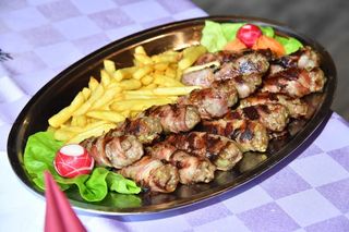 Valjani ćevapi u slanini 