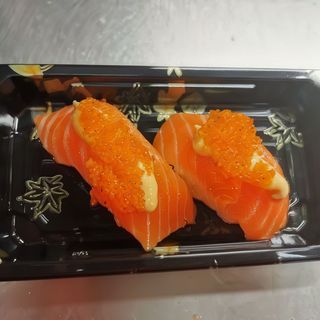 Nigiri spicy salmon