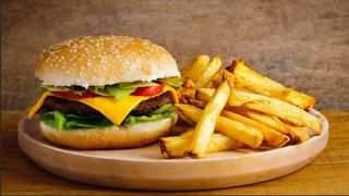 Menu Enfant Hamburger / Frites / Jus Et Surprise