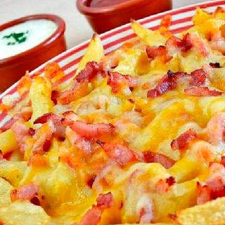 Ración De Patatas Fritas Con Queso (Grande)