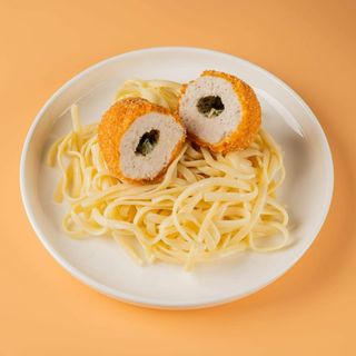 Спагеті з котлетою по-київськи