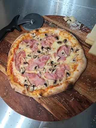 Pizza Prosciutto e Funghi  Ø32cm