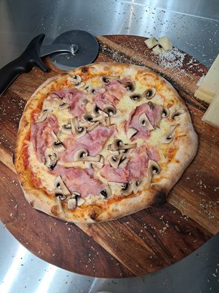 Pizza Prosciutto e Funghi  Ø32cm