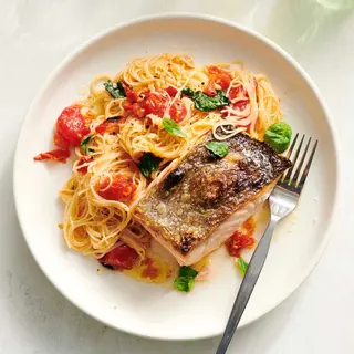 Premium Grilled Salmon Spaghetti