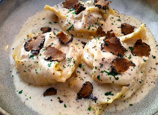 Tortelloni rellenos con setas porcini y trufa