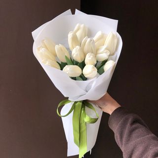 15 білих тюльпанів 