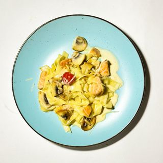 Феттучини с семгой