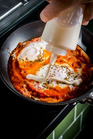 Hummus sa shakshukom 