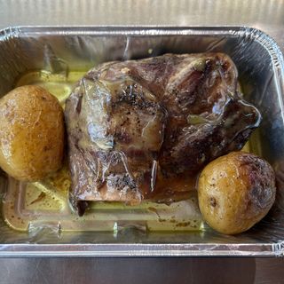 Carrillera con patata caliu 