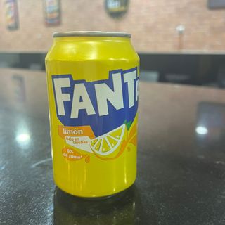 Fanta Limón lata 330ml.
