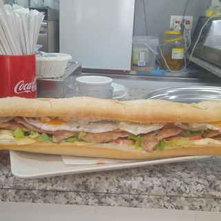 Bocadillo Chivito XXL (55 Cm.)