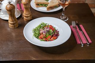 Salată de ton cu fasole roșie