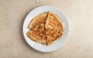 Menú Quesadilla De Jamón Ibérico Y Queso