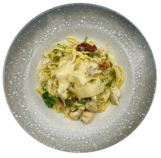 Spaghetti cu piept de pui