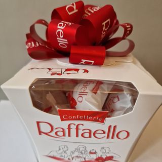 Rafaello - Praline crocante cu nuca de cocos si migdale 150g