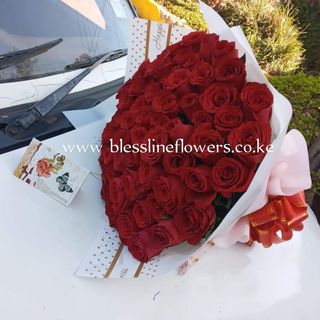 50 pieces of red rose