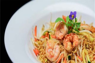 P8. Spaghetti cinesi con gamberi