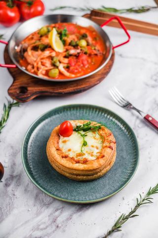 Жульен с куриным филе и шампиньонами