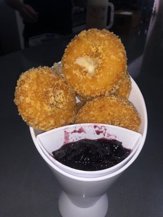 Rosquillas De Queso Rebozadas Y Rellenas De Queso (6Uds.)