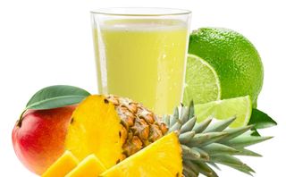 Centrifuga con ananas, mango, lime