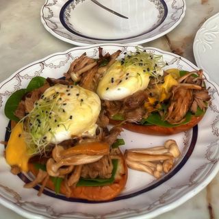 Pulled Pork Benedict