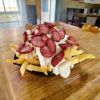 Patatine würstel e fonduta di Grana Padano D.O.P