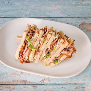 Pita club de pollo