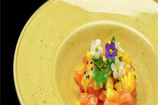 T2. Tartar salmone mango