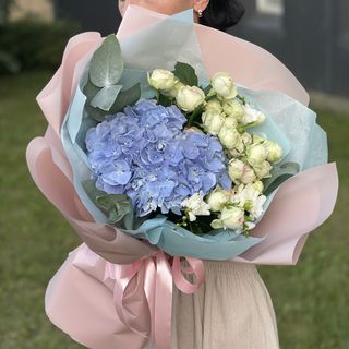 Букет з гортензією та трондою спрей
