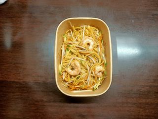 45. Spaghetti saltati con gamberi e verdure