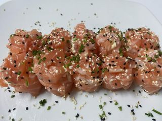 T32. Gunkan Salmão