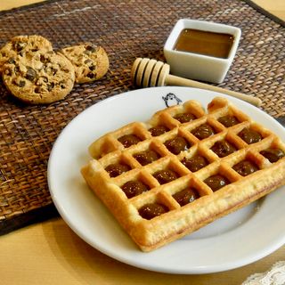 Gofre de chocolate blanco con helado