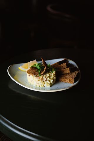 Форшмак з тостами із бородинського хліба(180/80г)