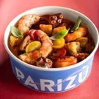 Zuppa di pesce, pomodorini rossi e gialli, crostini