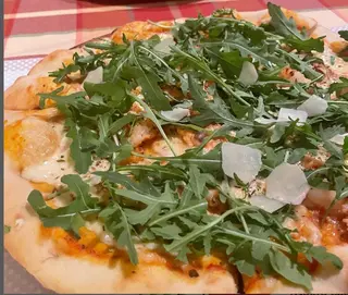 Pizza sa lososom i škampima