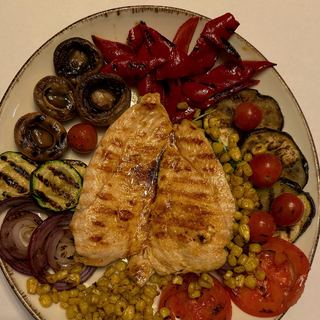 Pileci file prilog grilovano povrce