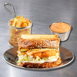 Meniu Big Crunch, Cartofi prajiti si sos inclus