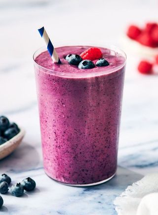 Smoothie deliciu cu fructe de padure