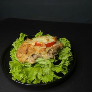 Куряче філе стегна запечене в моцареллі